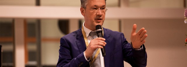 Leon Meijer presenteert