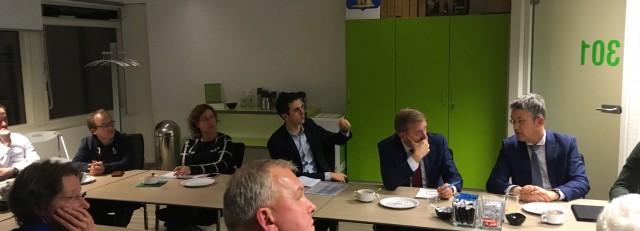 20180110 Eppo Bruins luistert in Ede naar bezwaren lage vliegroutes - 2